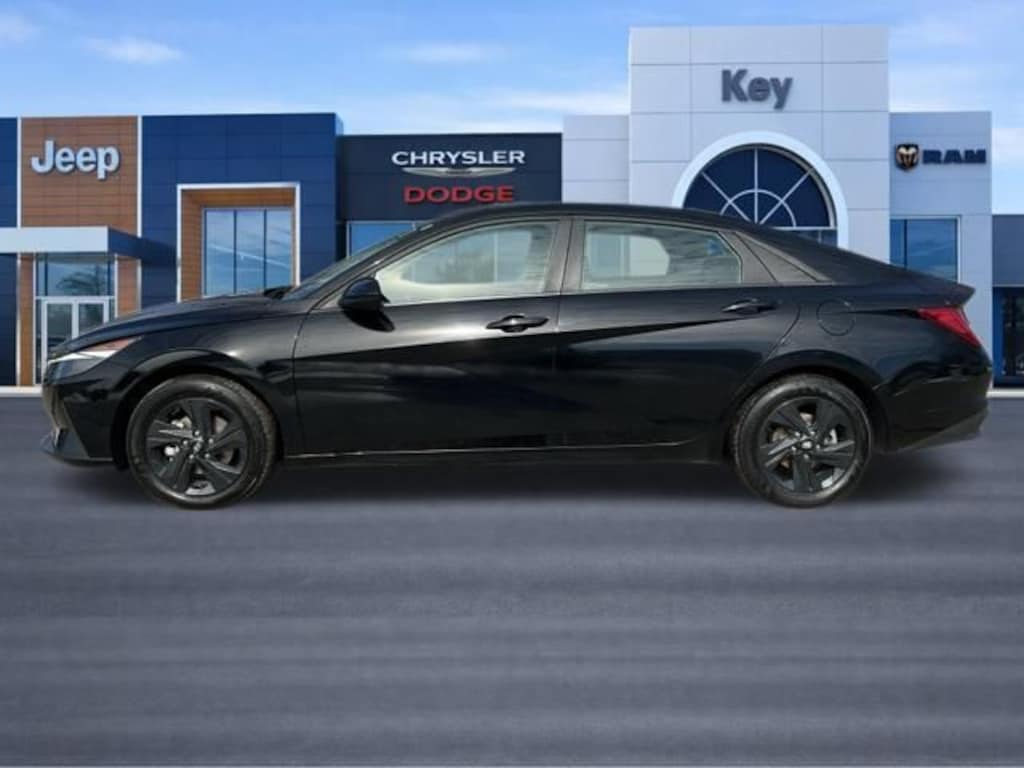 Used 2023 Hyundai Elantra HEV Blue Sedan