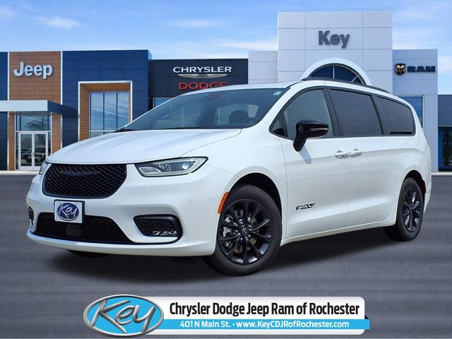 2025 Chrysler Pacifica Select's photo