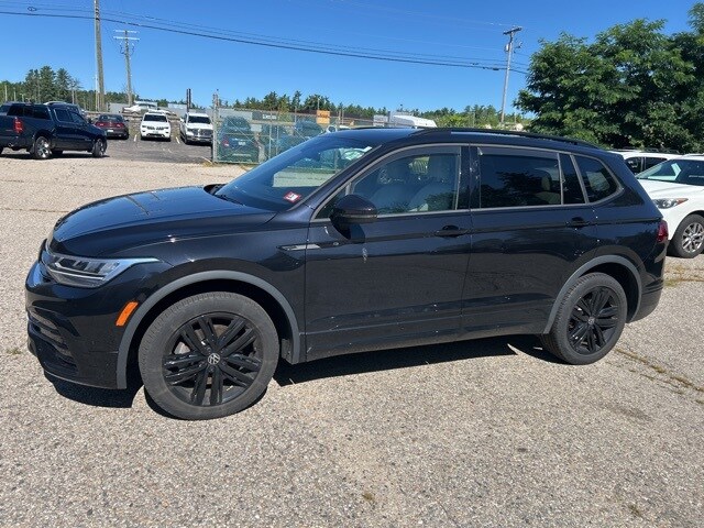 2022 Volkswagen Tiguan SE R-Line Black photo 2