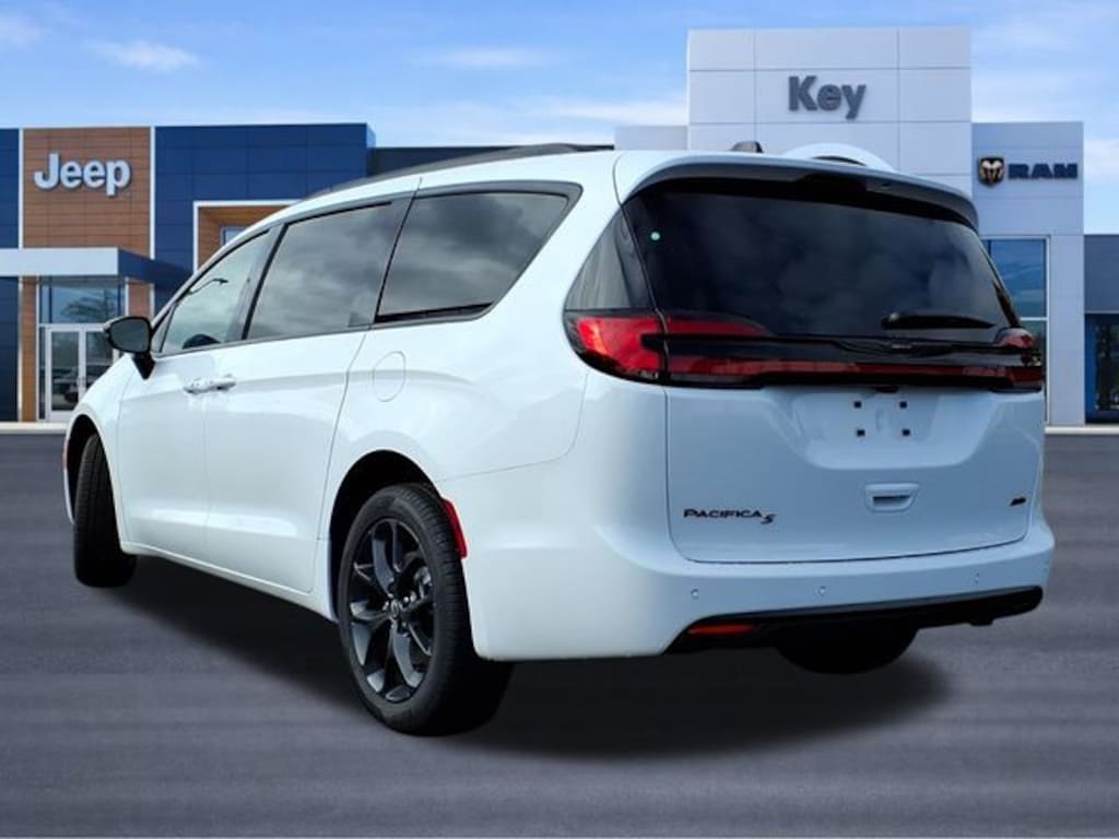New 2026 Chrysler Pacifica Select Passenger Van