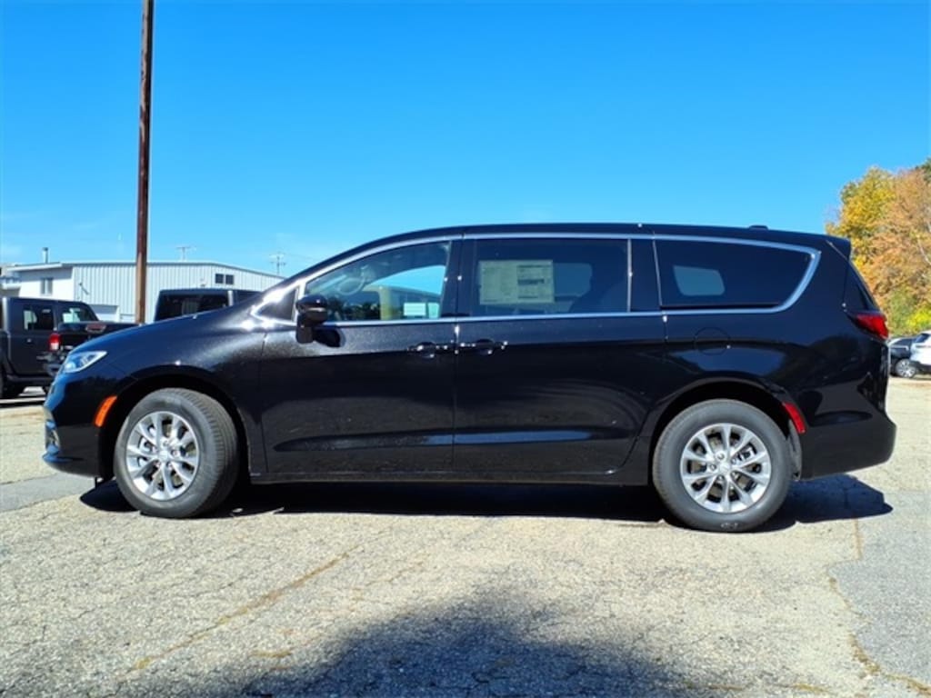 New 2026 Chrysler Pacifica Select Passenger Van