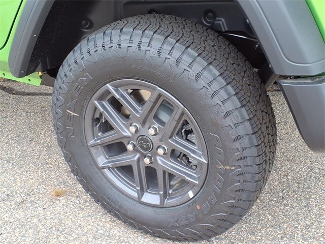 2025 Jeep Wrangler Sport S photo 4