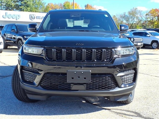 2025 Jeep Grand Cherokee Altitude photo 2