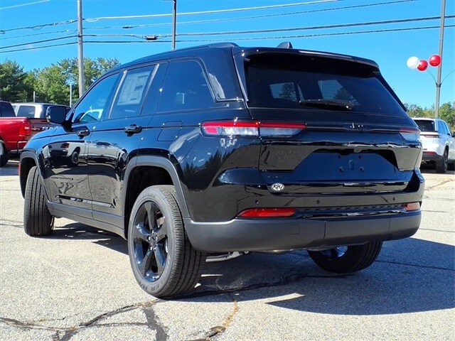 2025 Jeep Grand Cherokee Altitude photo 4