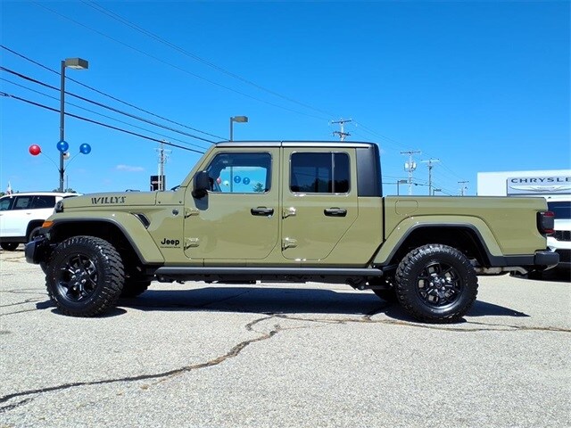 2025 Jeep Gladiator Willys photo 3