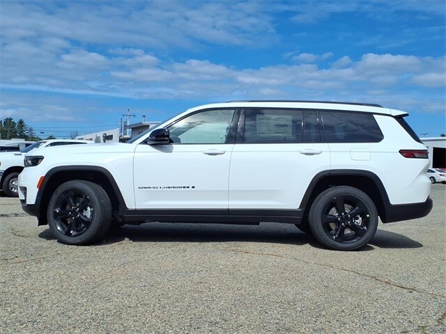 2025 Jeep Grand Cherokee Altitude X photo 3