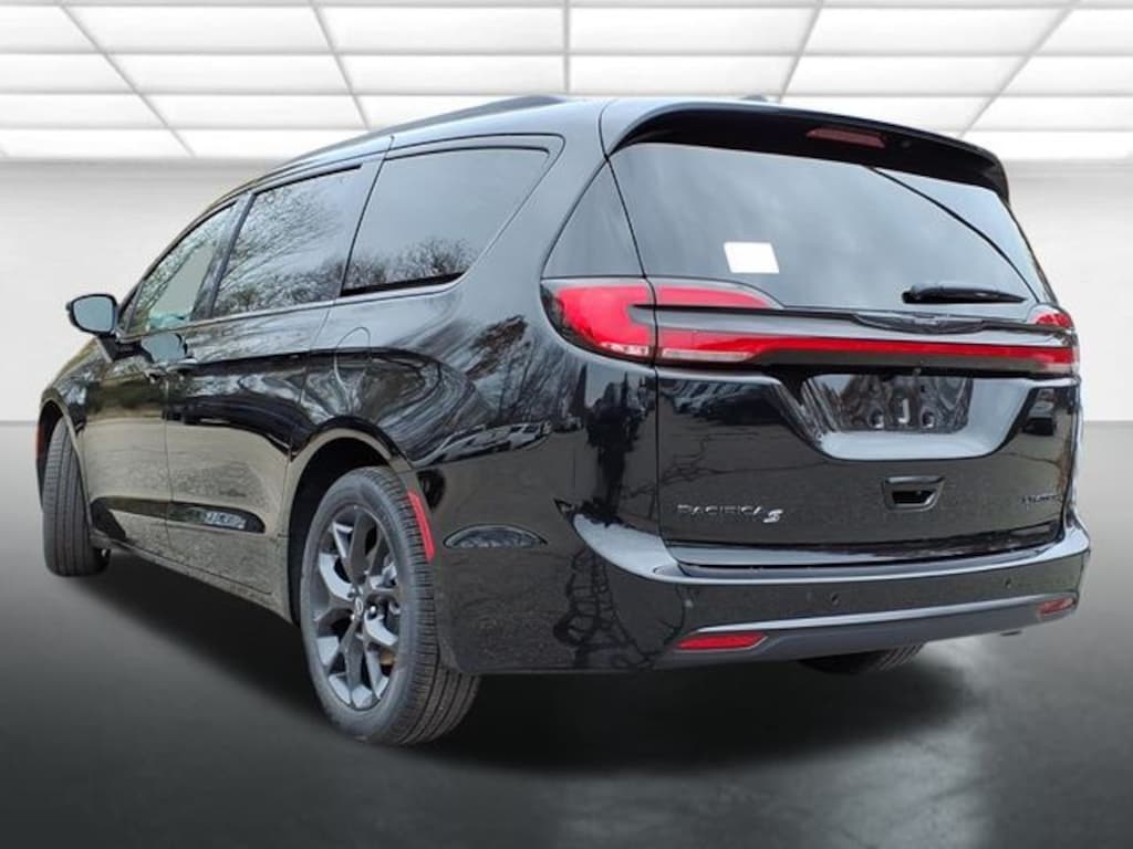 New 2026 Chrysler Pacifica Limited Passenger Van