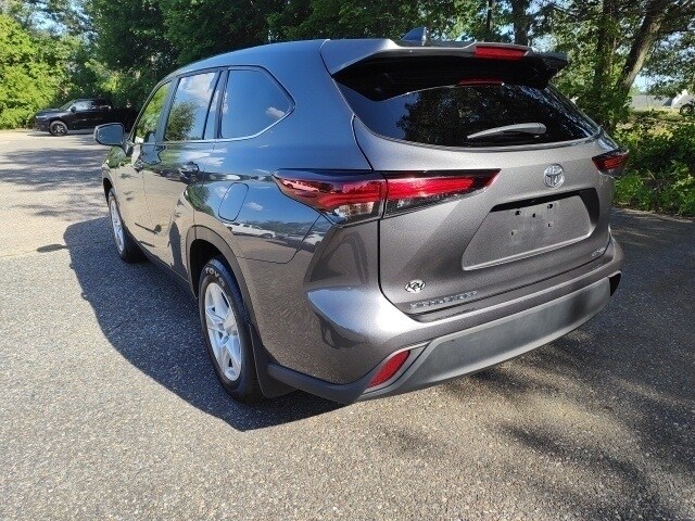 2024 Toyota Highlander LE photo 2