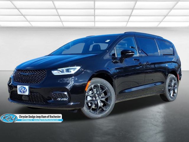 2026 Chrysler Pacifica Limited's photo