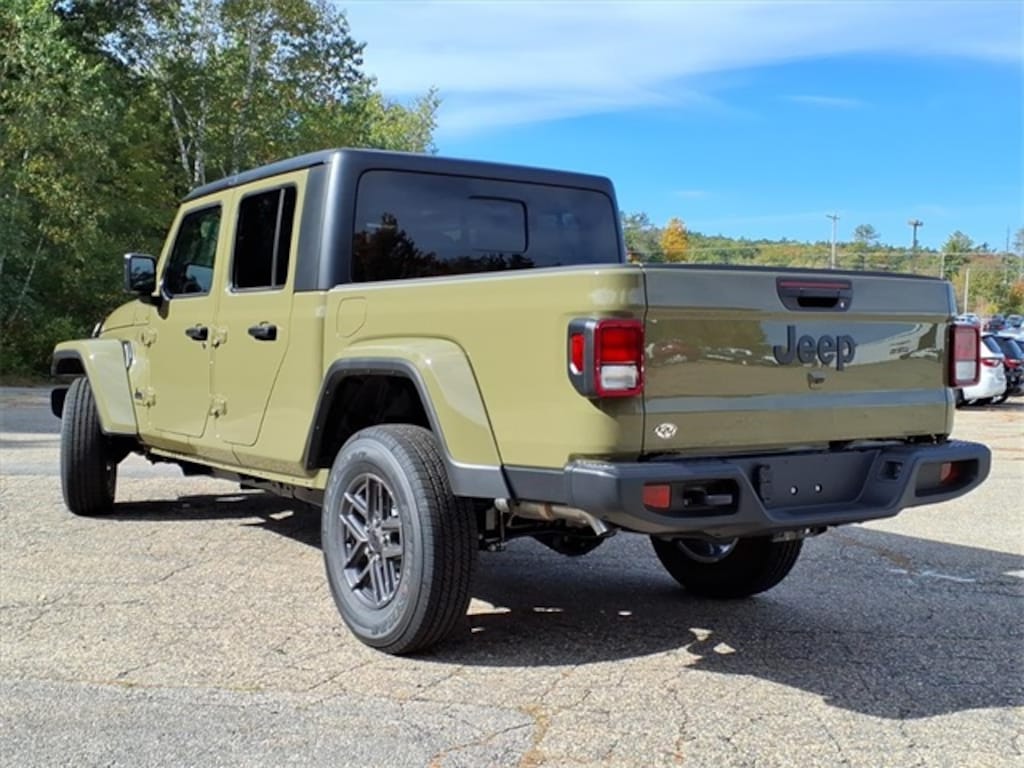 New 2025 Jeep Gladiator Sport Pickup