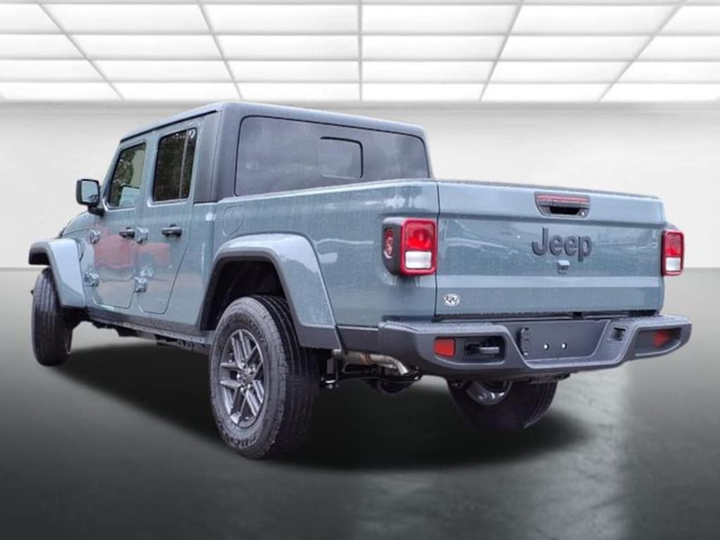 New 2025 Jeep Gladiator Sport S Pickup