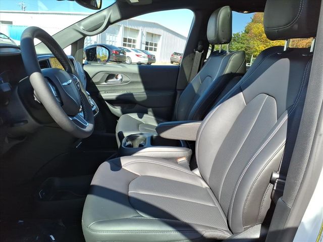 2026 Chrysler Pacifica Select - Photo 6