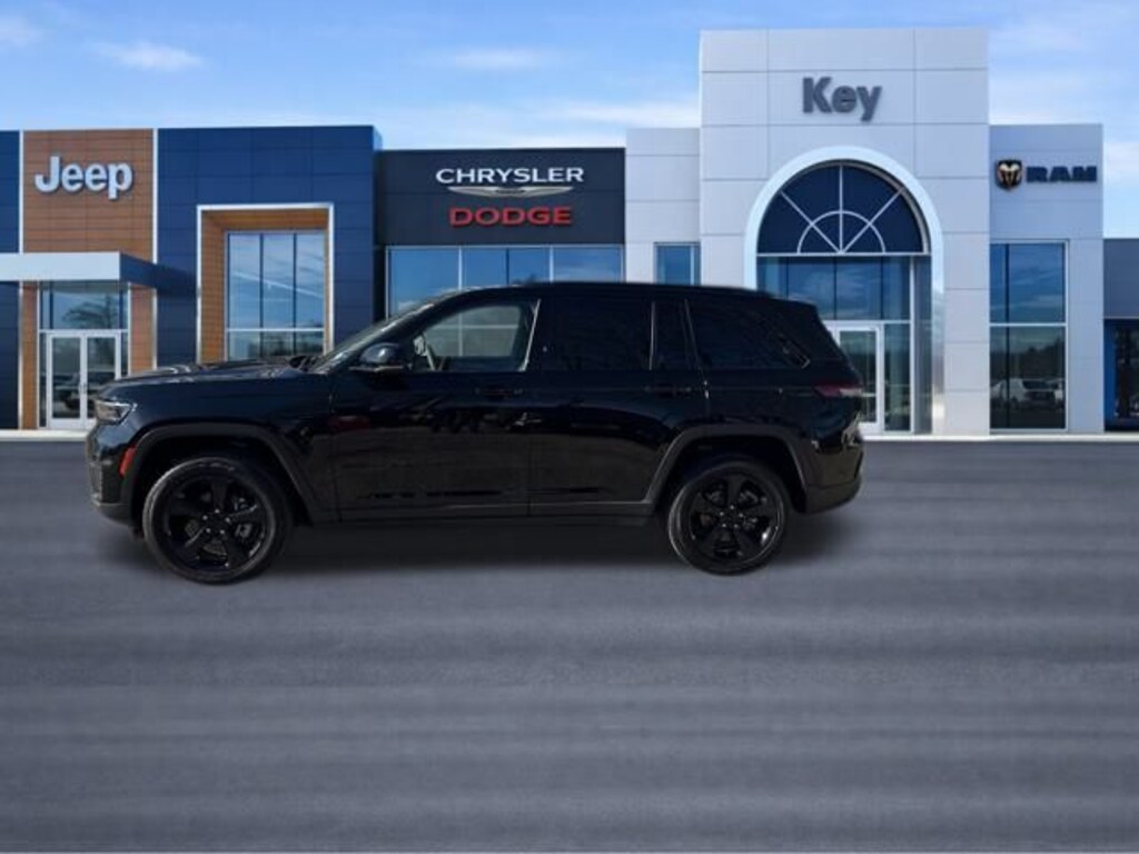 Used 2023 Jeep Grand Cherokee Altitude SUV