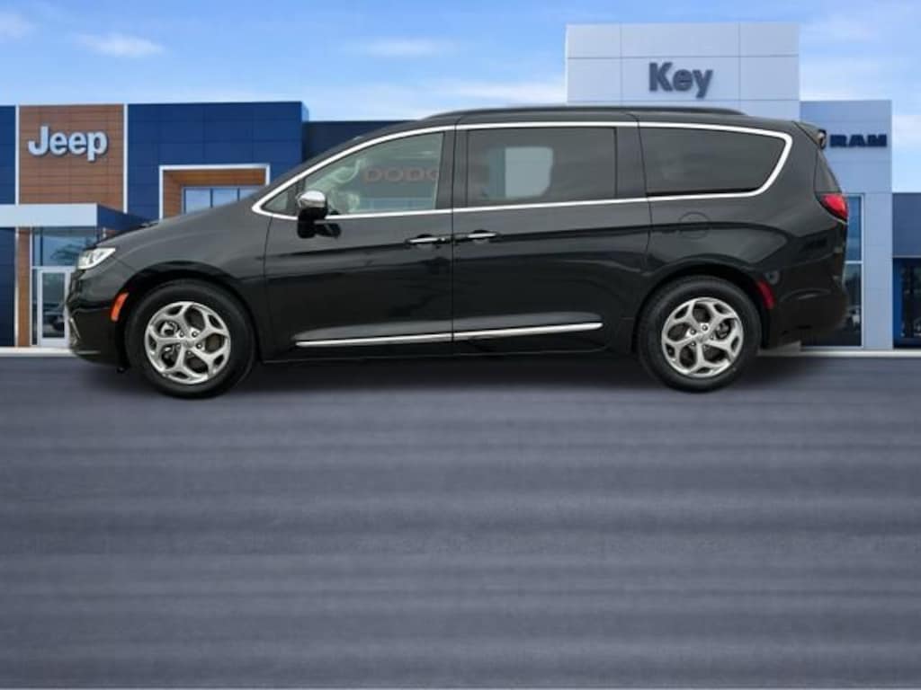 Used 2023 Chrysler Pacifica Limited Van Passenger Van