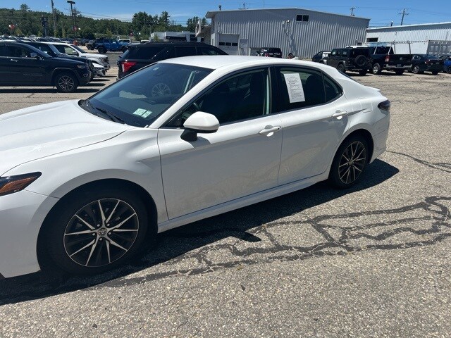 2024 Toyota Camry SE photo 4