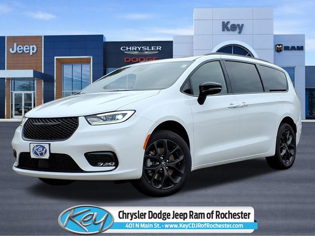 2026 Chrysler Pacifica Limited AWD's photo