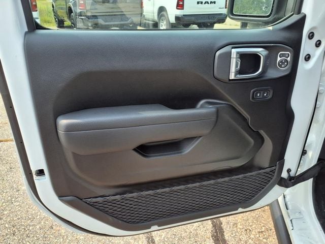 2025 Jeep Wrangler 4-Door Willys - Photo 13