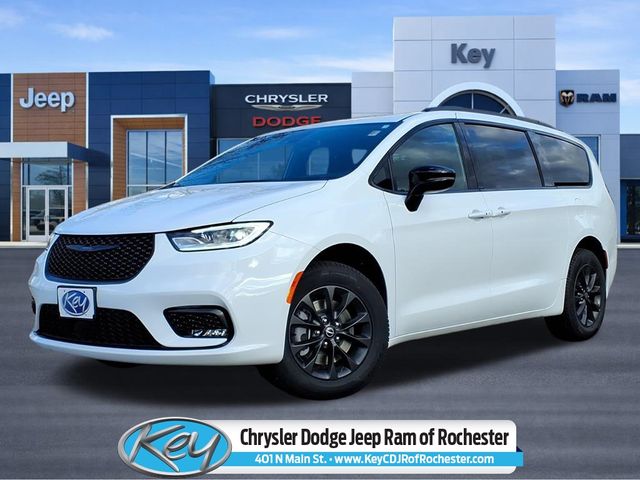 2026 Chrysler Pacifica Select AWD's photo