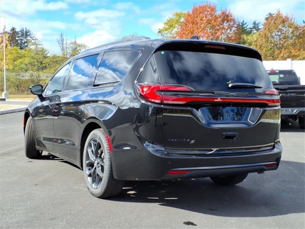 New 2026 Chrysler Pacifica Select Passenger Van