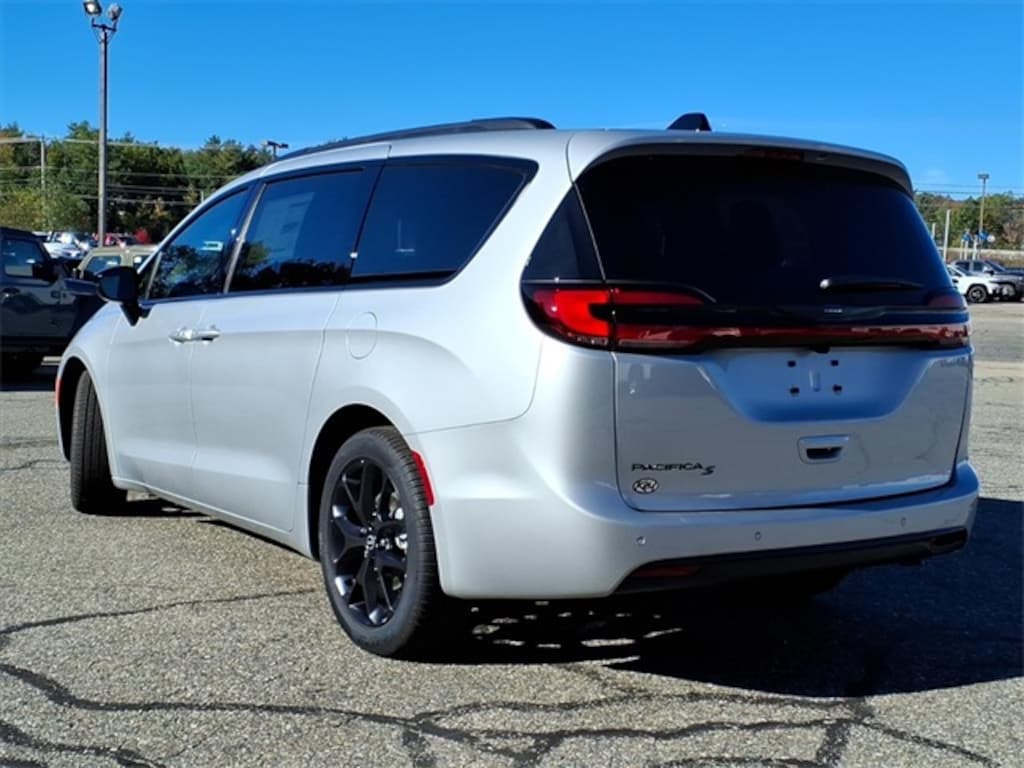 New 2026 Chrysler Pacifica Select Passenger Van