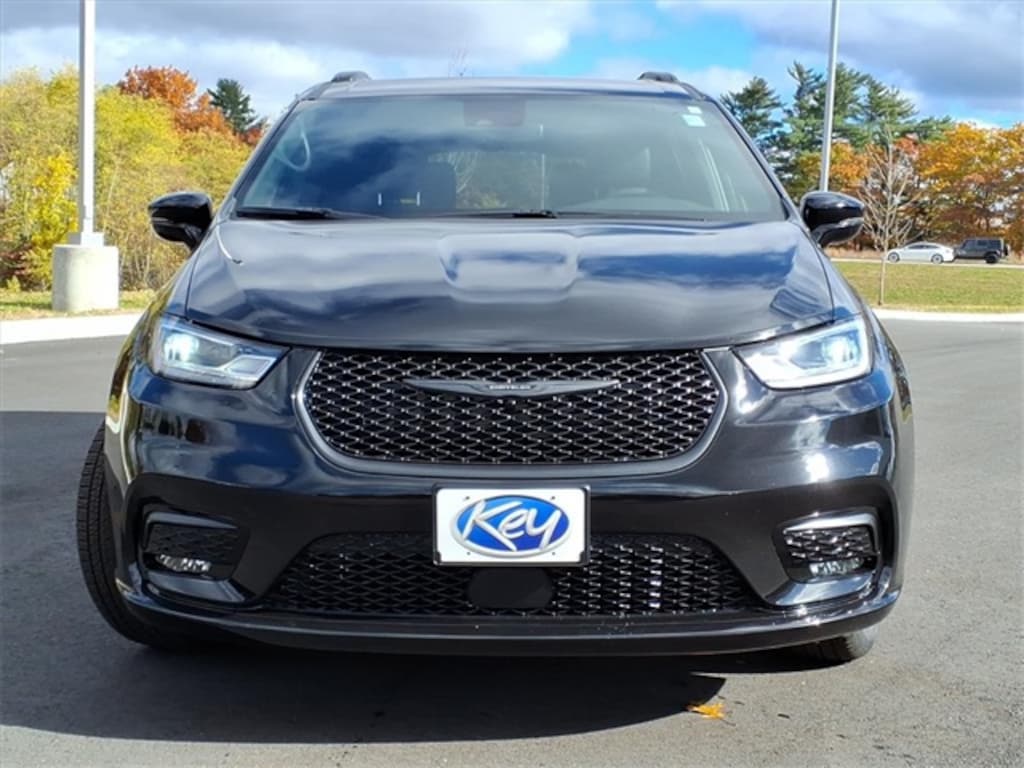 New 2026 Chrysler Pacifica Select Passenger Van