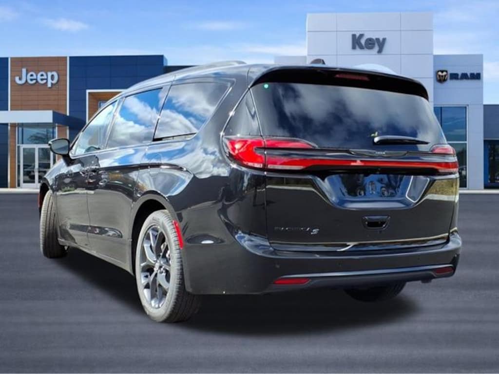 New 2026 Chrysler Pacifica Select Passenger Van