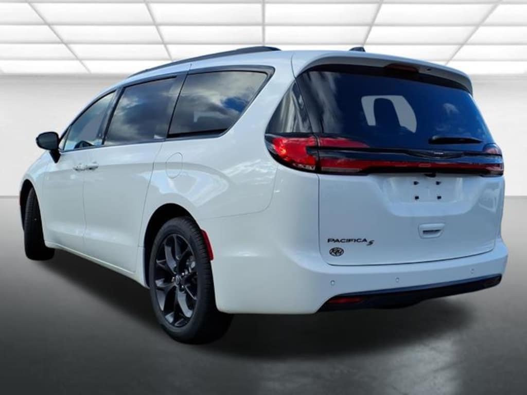 New 2026 Chrysler Pacifica Select Passenger Van