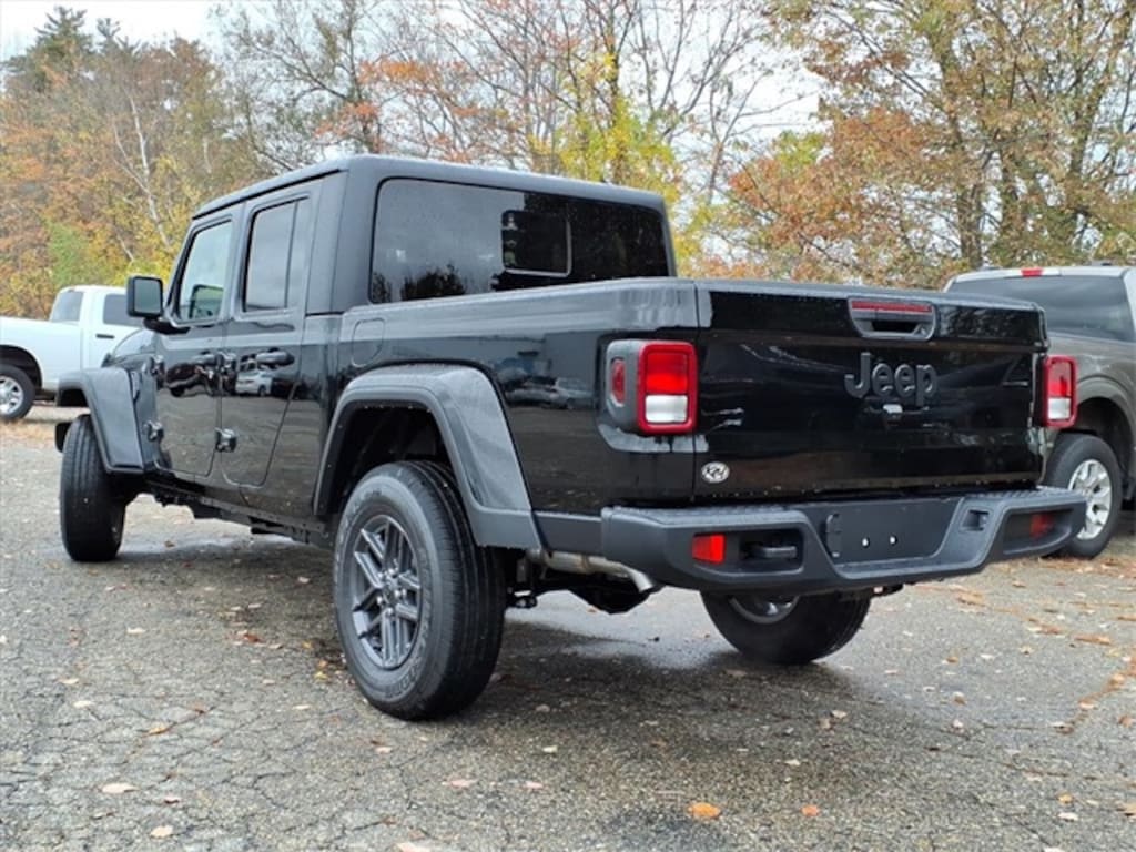 New 2025 Jeep Gladiator Sport Pickup