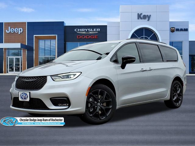 2026 Chrysler Pacifica Passenger Van 