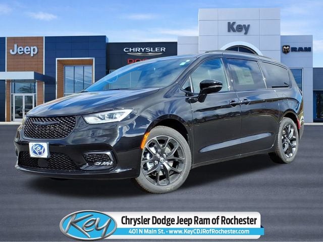 2026 Chrysler Pacifica Select's photo