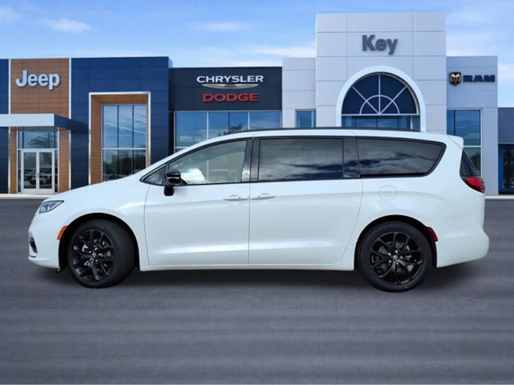 New 2026 Chrysler Pacifica Limited Passenger Van