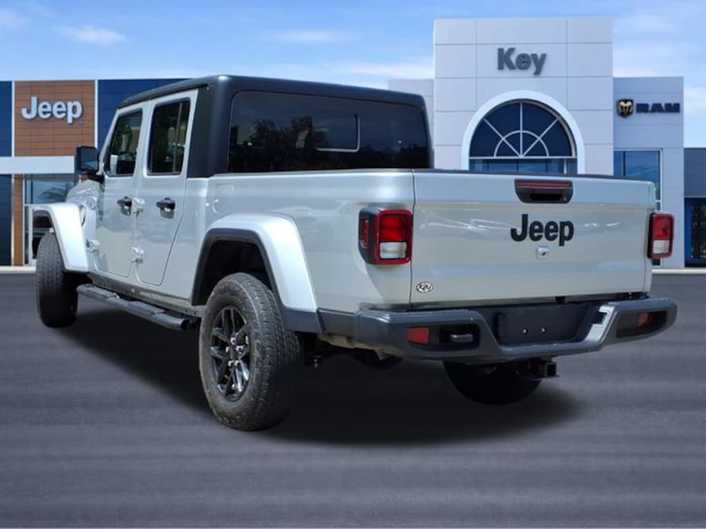 Used 2023 Jeep Gladiator Sport S Truck Crew Cab