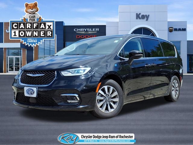 2024 Chrysler Pacifica Hybrid Select PHEV's photo