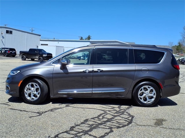 Used 2023 Chrysler Pacifica Limited with VIN 2C4RC1GG5PR571300 for sale in Rochester, NH