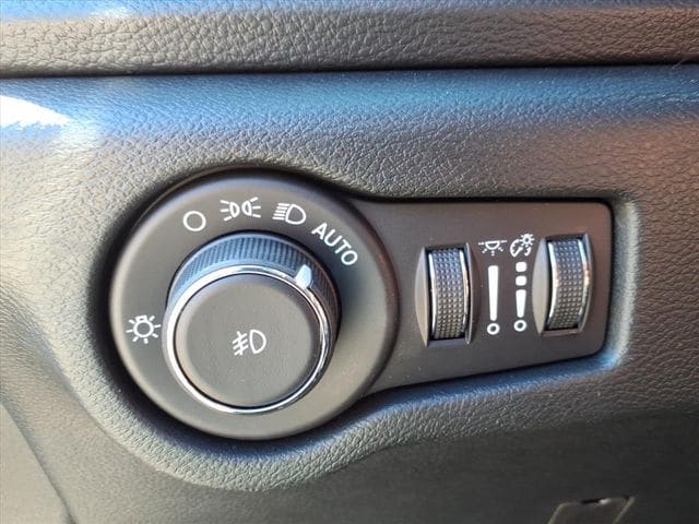 2026 Chrysler Pacifica Select - Photo 17