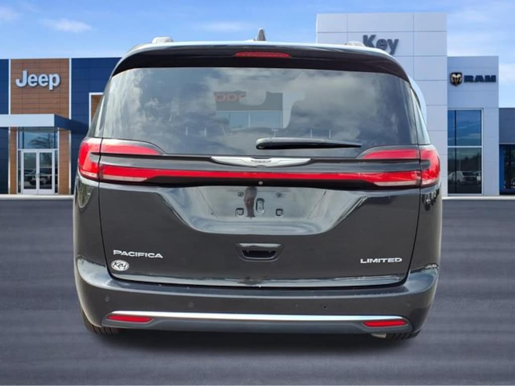 Used 2023 Chrysler Pacifica Limited Van Passenger Van