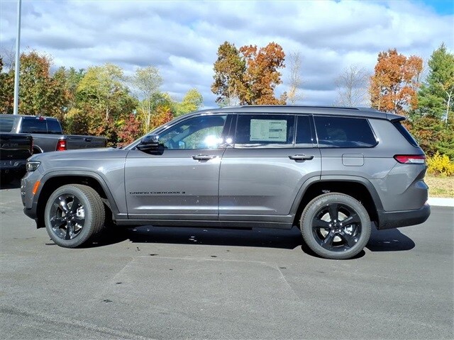 2025 Jeep Grand Cherokee Limited photo 3