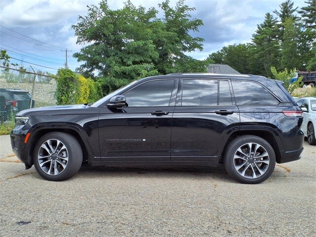 2023 Jeep Grand Cherokee Overland photo 2