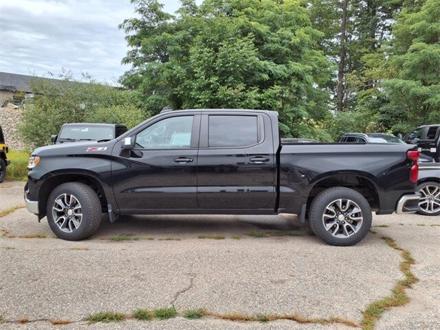 2022 Chevrolet Silverado 1500 LT photo 2