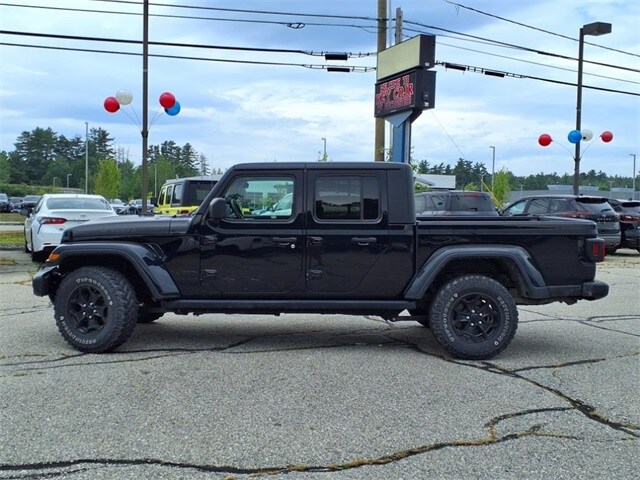 2022 Jeep Gladiator Willys photo 2