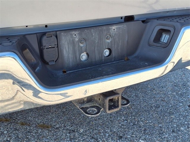 2023 Ram 1500 Classic SLT photo 4