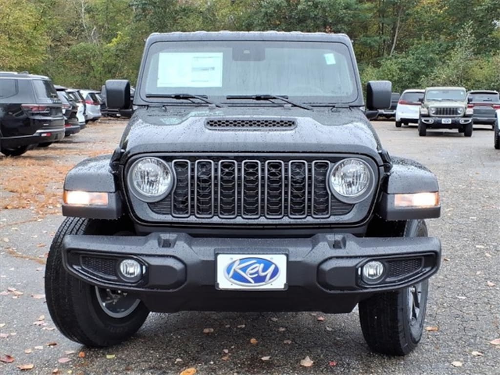 New 2025 Jeep Gladiator Sport Pickup