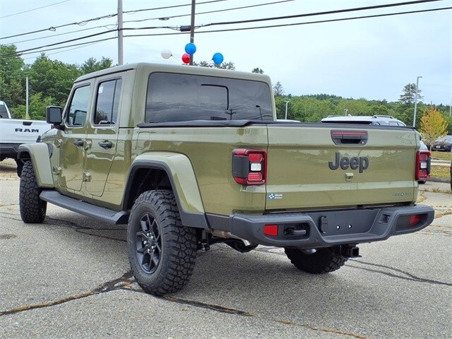 2025 Jeep Gladiator Sport photo 2