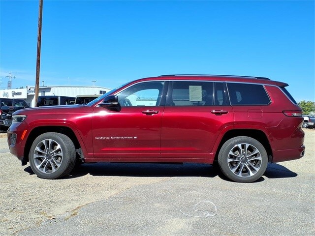 2022 Jeep Grand Cherokee Overland photo 2