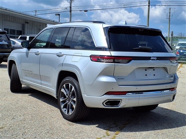 2022 Jeep Grand Cherokee Overland photo 3