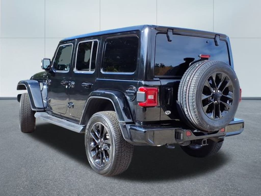 Used 2022 Jeep Wrangler Unlimited Sahara Altitude SUV