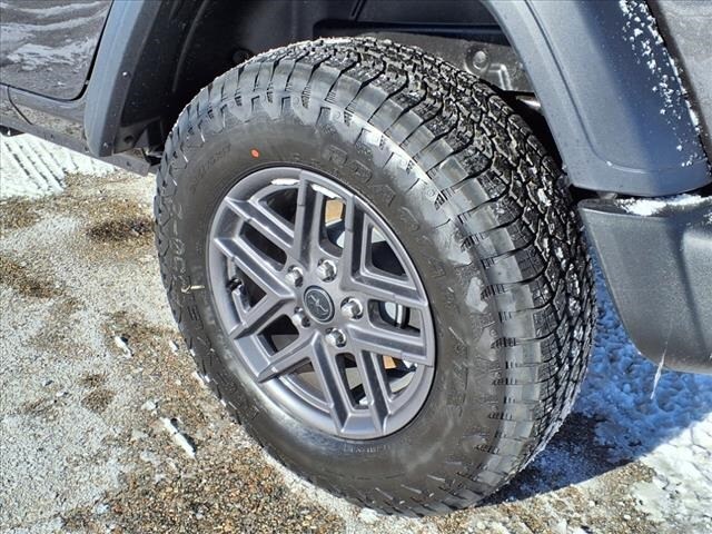 2025 Jeep Wrangler Sport S photo 4