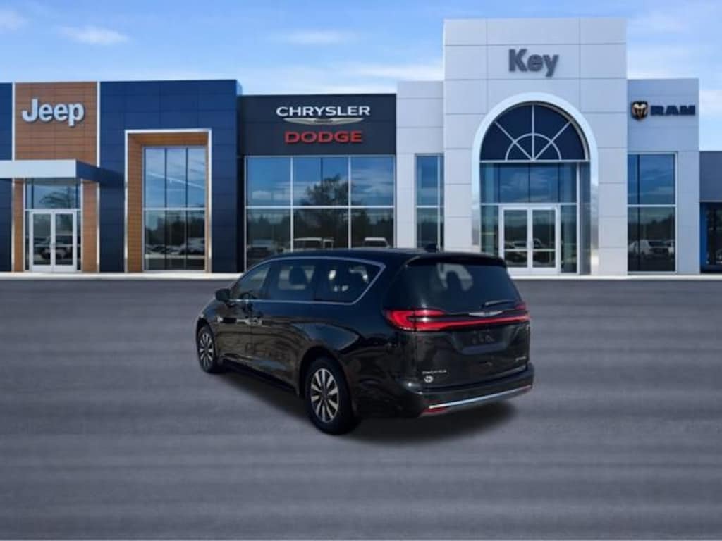 Used 2024 Chrysler Pacifica Plug-In Hybrid Select Van Passenger Van
