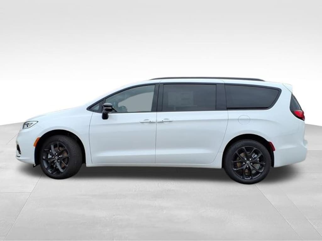 New 2026 Chrysler Pacifica Limited Passenger Van