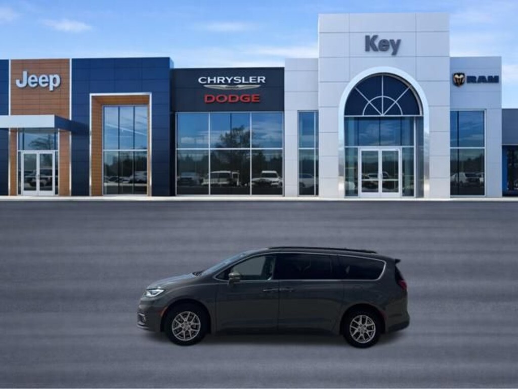 Used 2022 Chrysler Pacifica Touring L Van Passenger Van